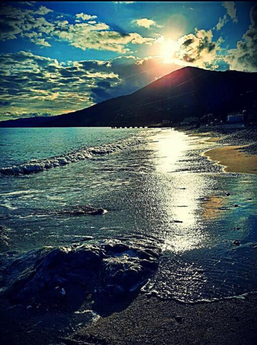 Albenga Sul Mare Famiglie Ed Amici Fino 10 Posti Daire Dış mekan fotoğraf