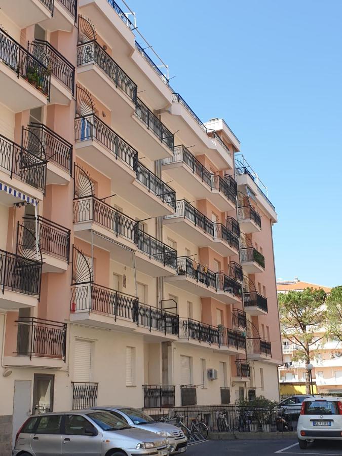 Albenga Sul Mare Famiglie Ed Amici Fino 10 Posti Daire Dış mekan fotoğraf