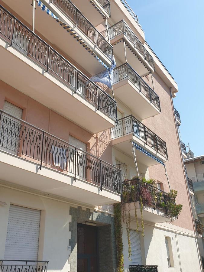 Albenga Sul Mare Famiglie Ed Amici Fino 10 Posti Daire Dış mekan fotoğraf